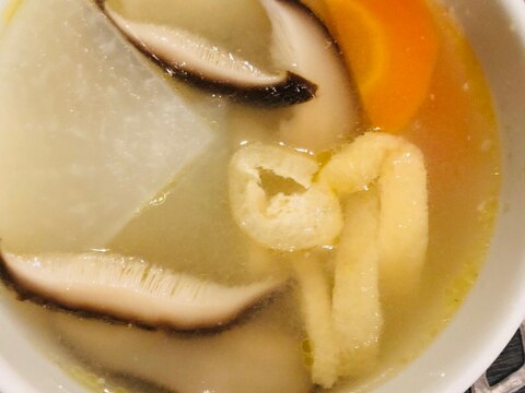 干し椎茸と油揚げの旨味☆大根と人参の味噌汁